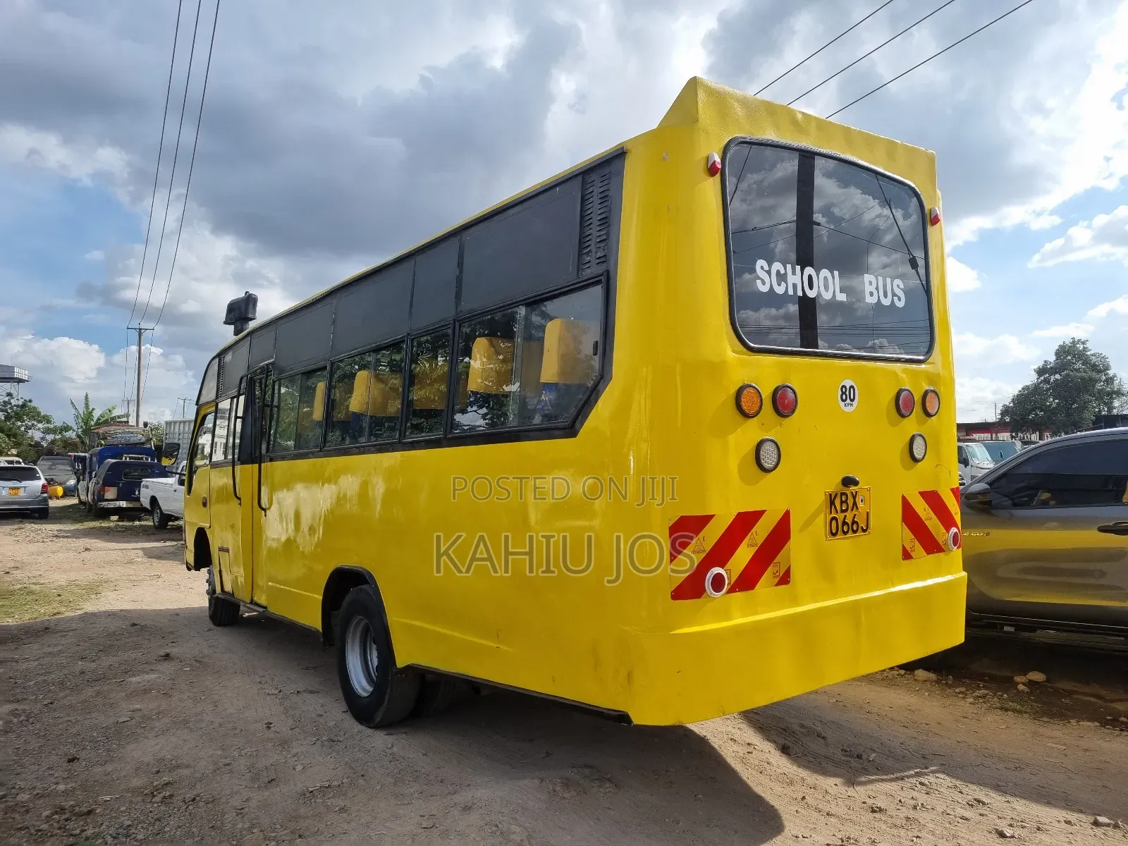 Isuzu NQR 2013 Yellow