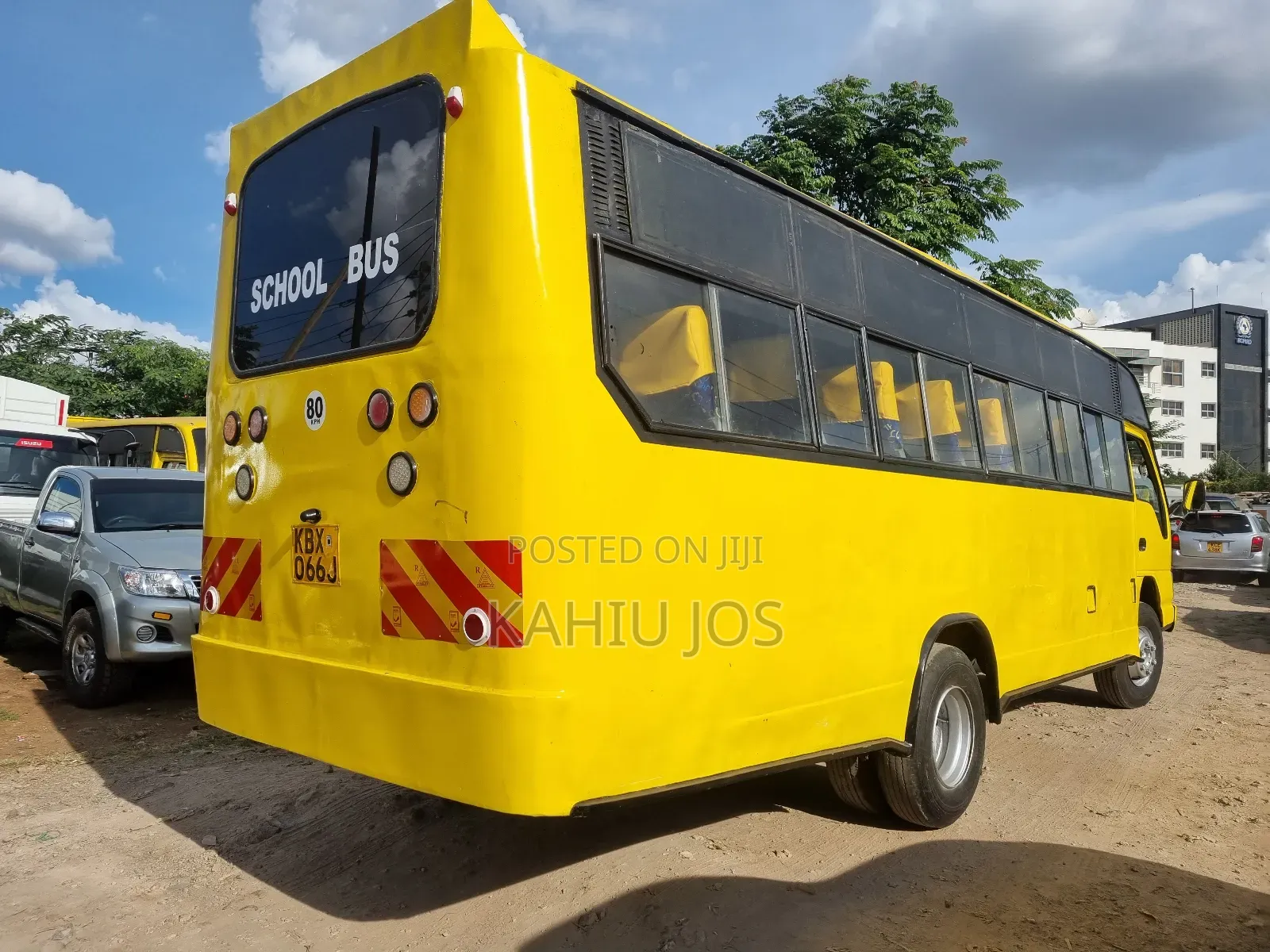 Isuzu NQR 2013 Yellow