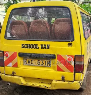 Nissan Caravan (Urvan) 1994 Yellow