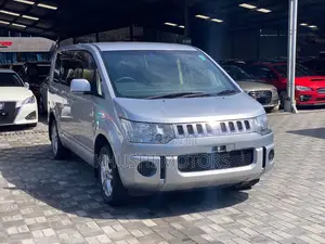Mitsubishi Delica 2016 Silver