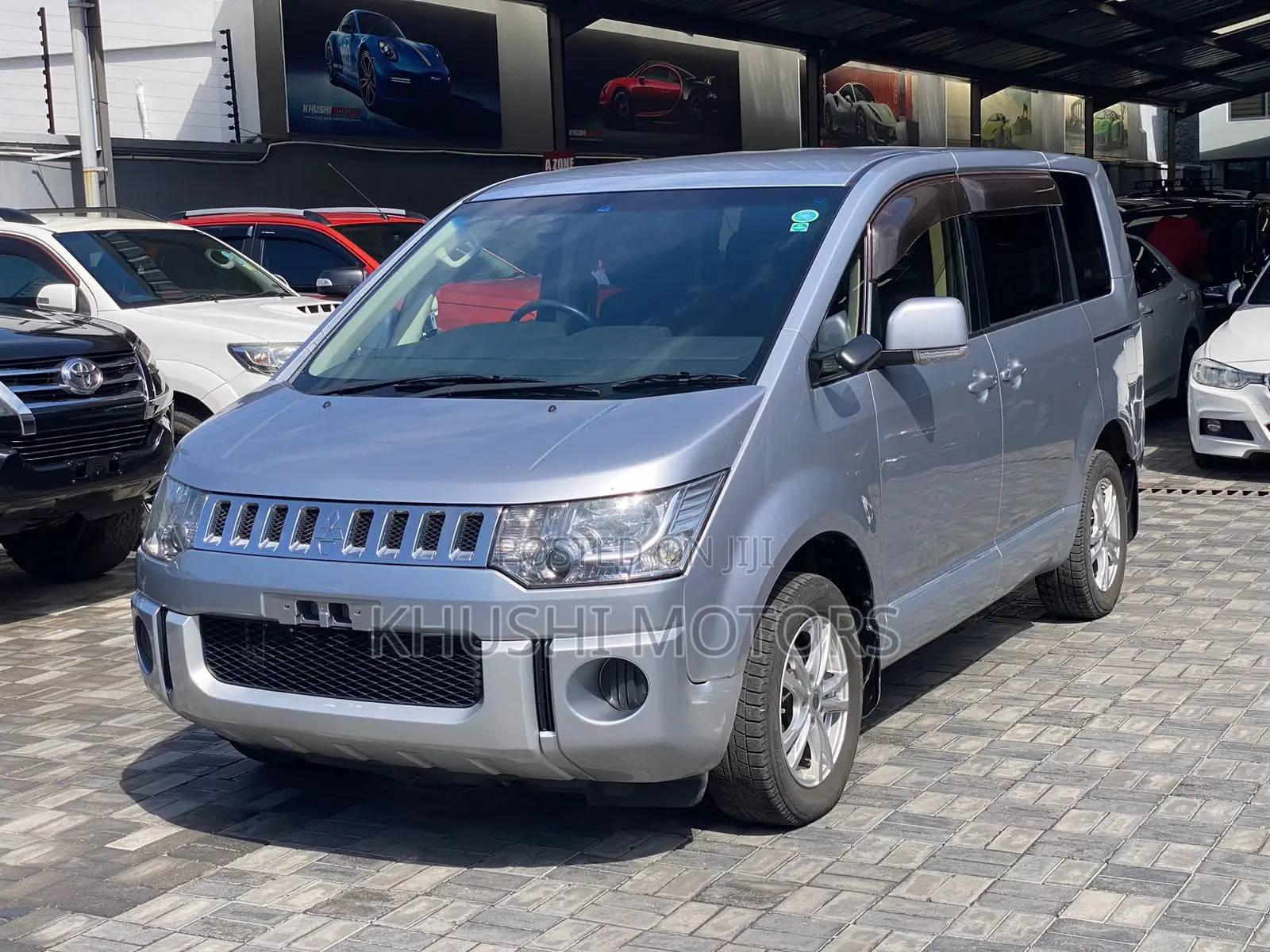 Mitsubishi Delica 2016 Silver