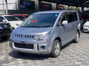 Mitsubishi Delica 2016 Silver