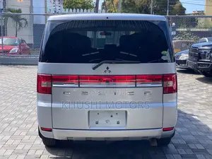 Mitsubishi Delica 2016 Silver