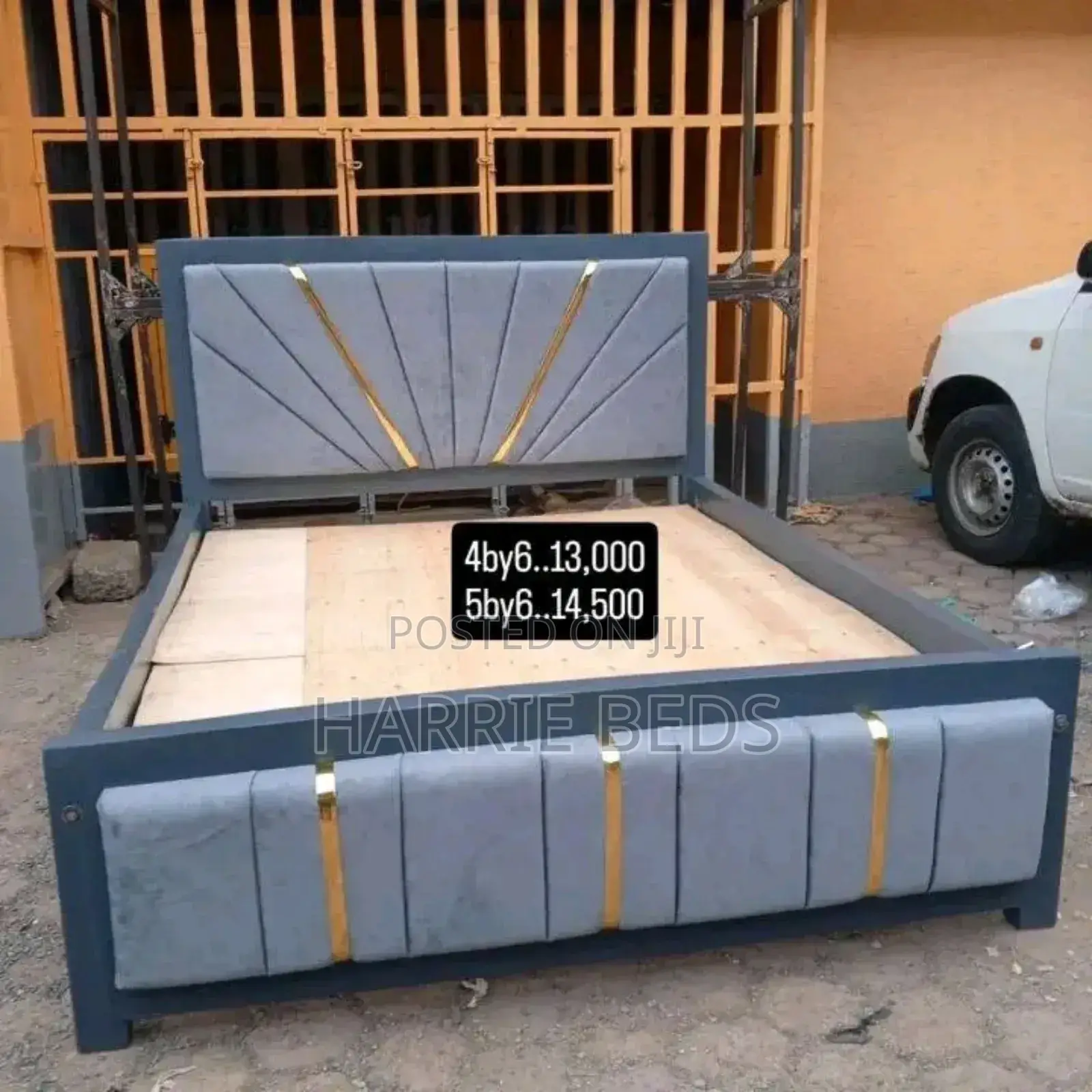 Elegant Mocket Bed With Low Football