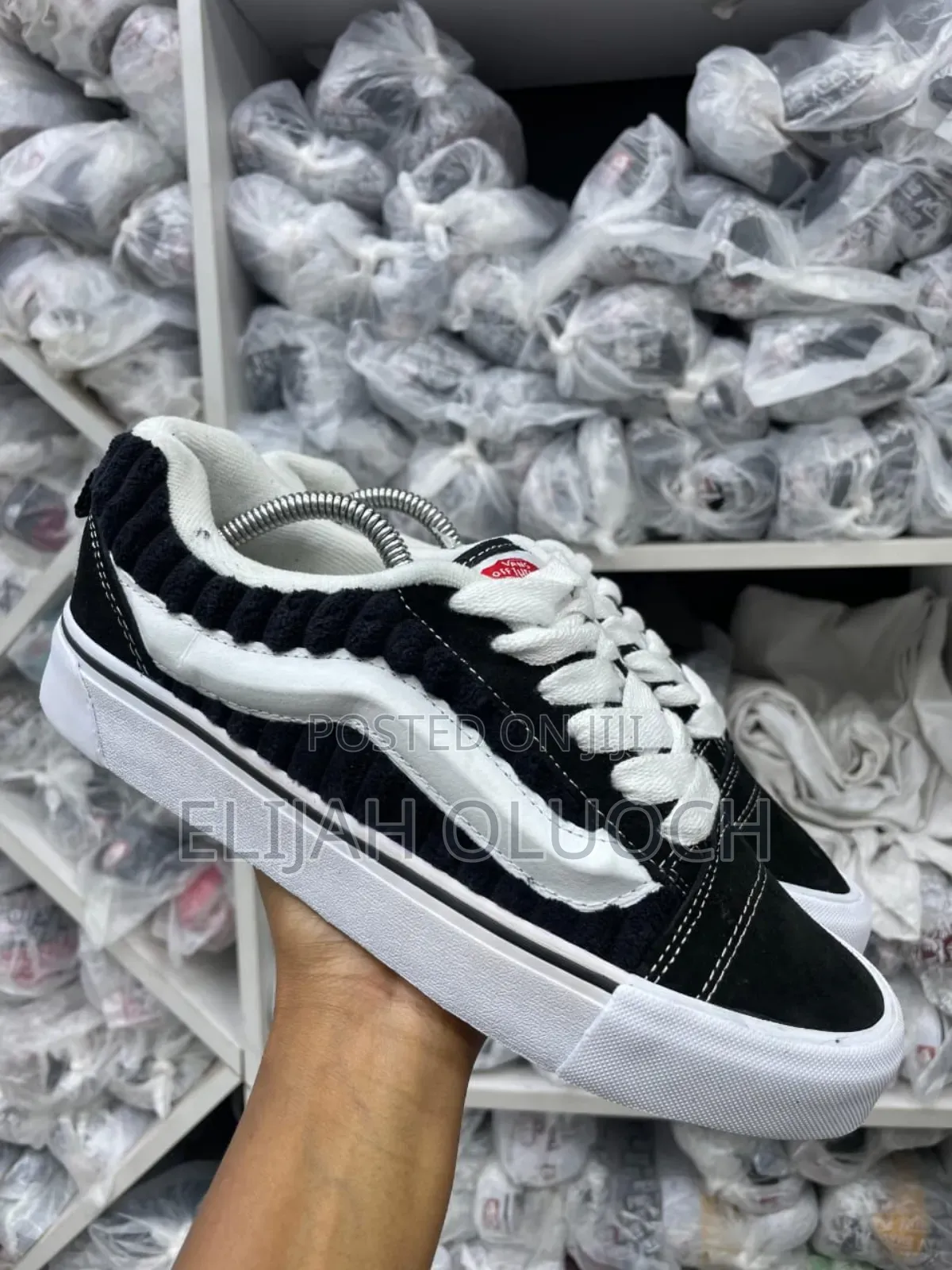 Corduroy Knu Vans 
Sizes 38 - 45