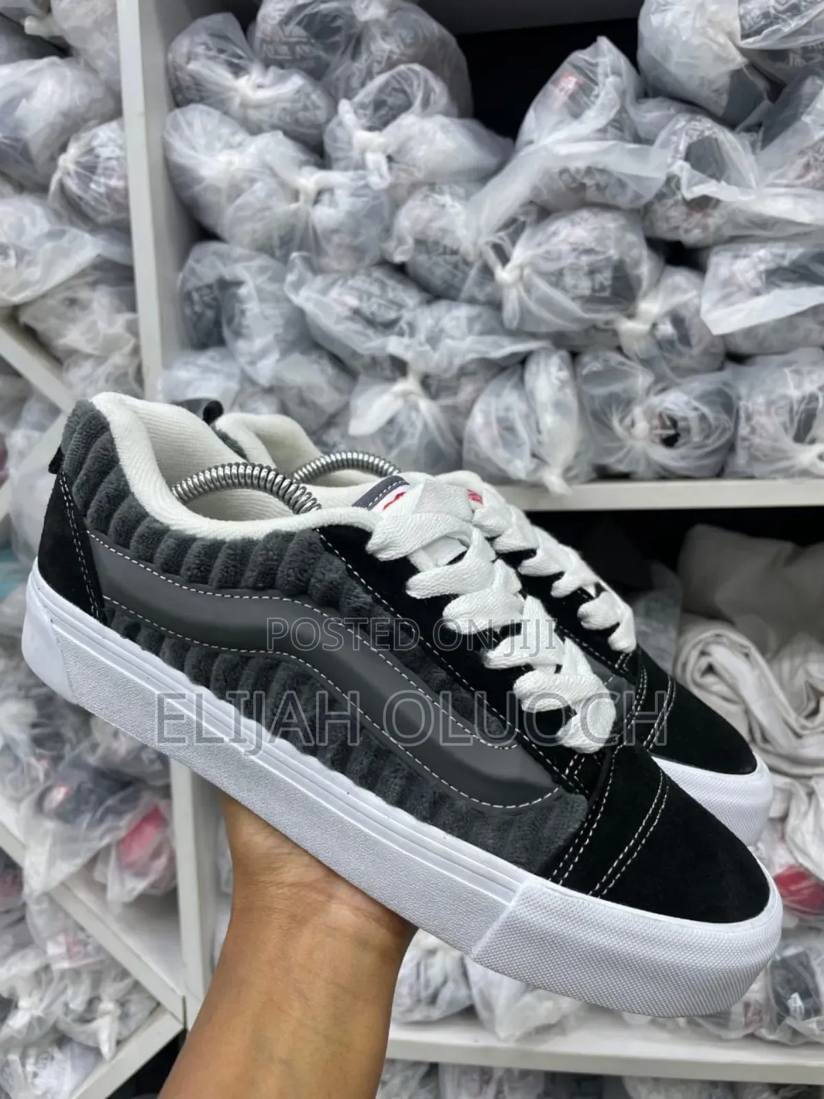 Corduroy Knu Vans 
Sizes 38 - 45