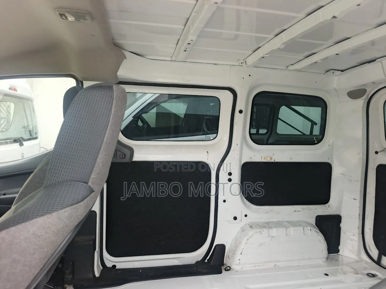 Nissan Vanette 2019 Red