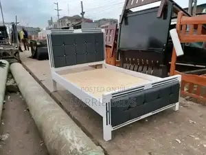 Modern Cheaster Box Profile Mocket Bed