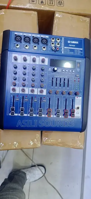Yamaha PMX 402d Powered Mixer