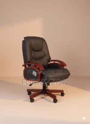 . Luxury Executive Height Adjustable Leather Office Seat Wooden Frame
