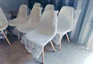 Elegant Restaurant Chair for Cafés Dining Areas