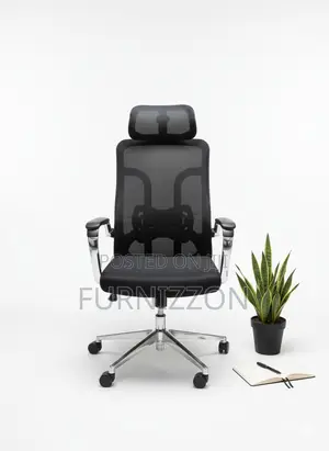 Black Swivel Office Chair With Headrest and Adjustable Height