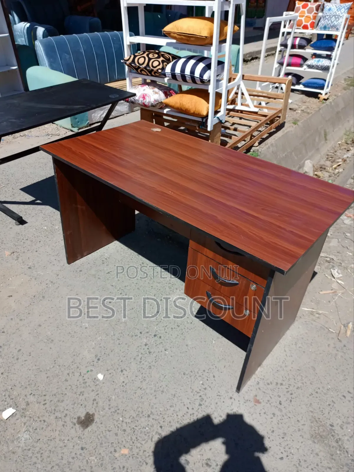 1.6 M Office Tables