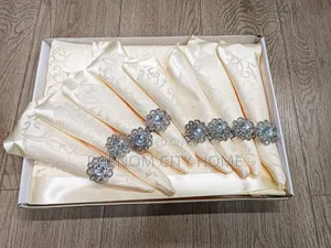 Table Cloth With 8 Napkins