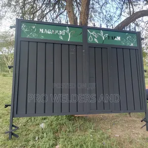 Modern Steel Swing Gates – Custom Designs Available