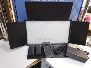 Varicolor Pro Led 800 Studio Light With Batteries