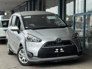Toyota Sienta 2021 Silver