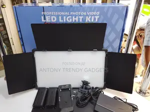 Varicolor Led 800 Studio Light Kit With Stand & Batteries