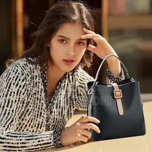 Minimalist Nicole Doris Bucket Bag for Women