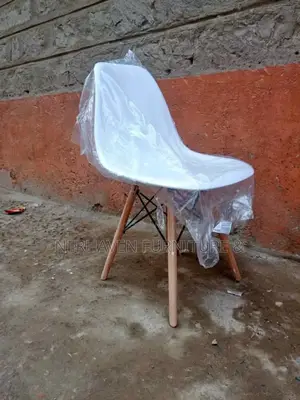 Contemporary Eames Chair With Wooden Legs