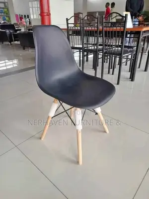 Black Durable Eames Chair for Dining Rooms Offices