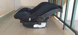Baby Car Seat / Infant Carrier – Very Clean