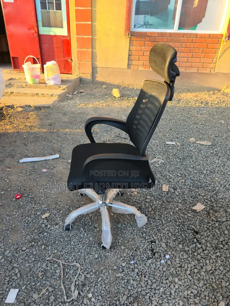 Modern Office Chair With Headrest