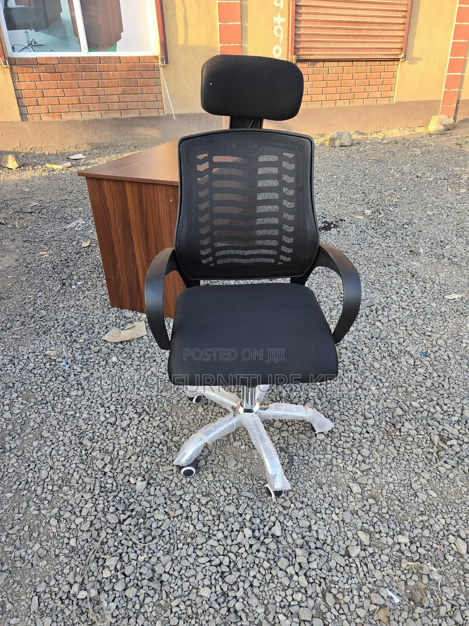 Modern Office Chair With Headrest