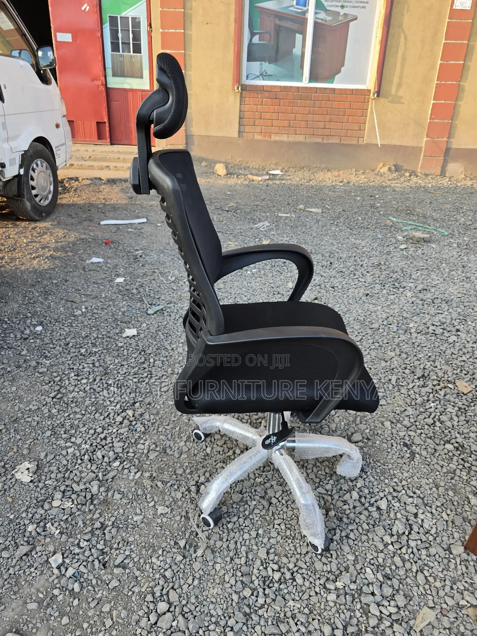 Modern Office Chair With Headrest