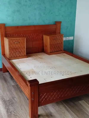 5*6; Mahogany Vanish Queen Sized Bed