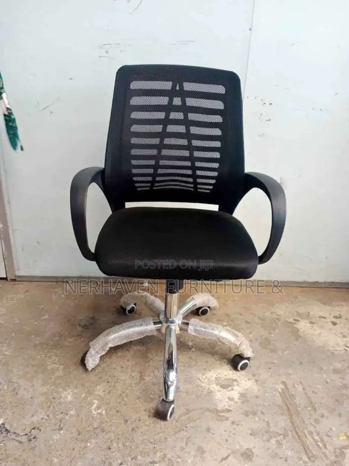 High-Back Mesh Chair for Professional Workspaces