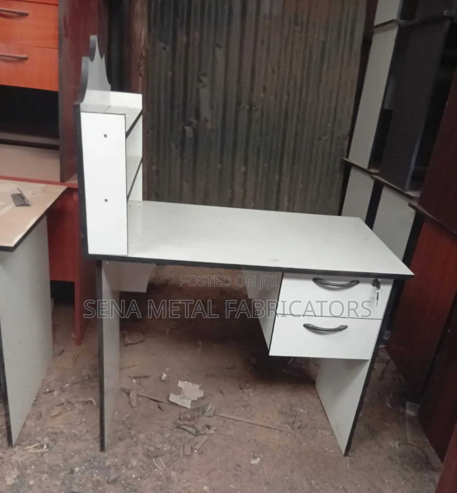 Manicure Table Featuring Mosque Design and Black Edge Trim.