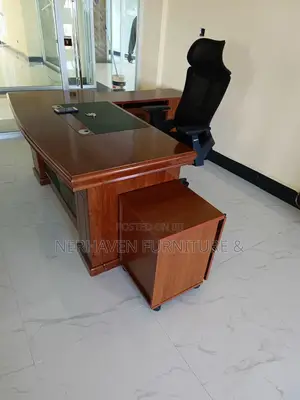 Luxury Executive Office Desk With Storage