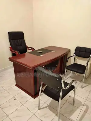 Premium Executive Desk – For Directors Senior Professionals