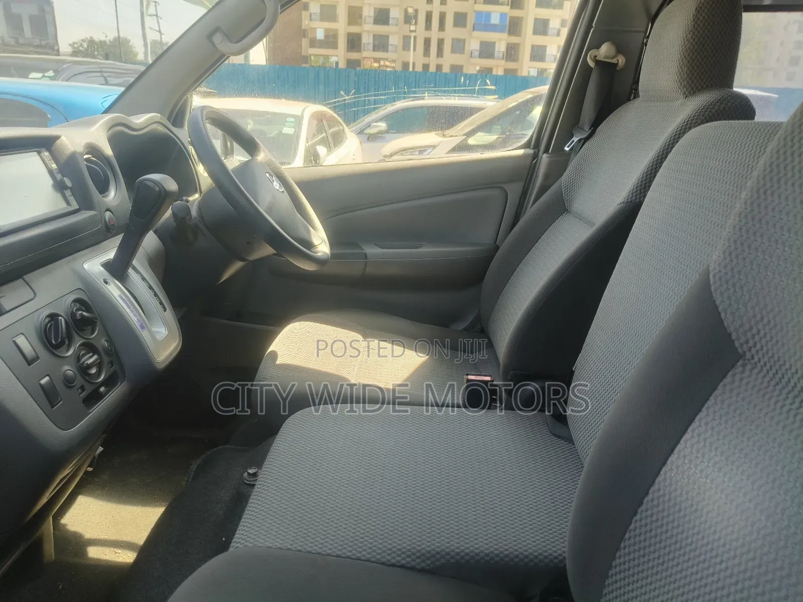 Nissan Caravan (Urvan) 2018 Silver