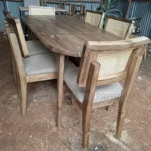 Natural Wood Vanish 6-Seater Oval Dinning Table Set