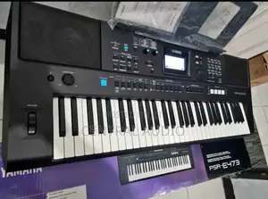 Yamaha PSR E473