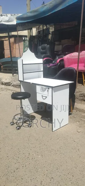 Manicure Table / Nail Table