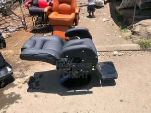 Recliner Barber Chair/ Kinyozi Seat