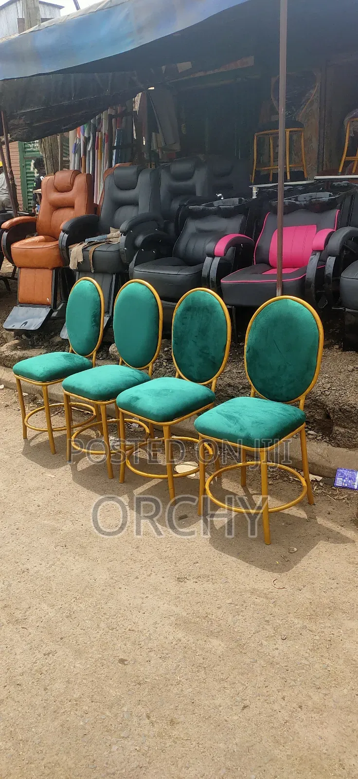 Oval Shaped Manicure Service Seats