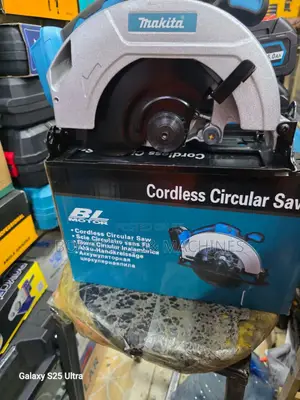 Cordless Makita Circular Saw 7 Inch Brushless