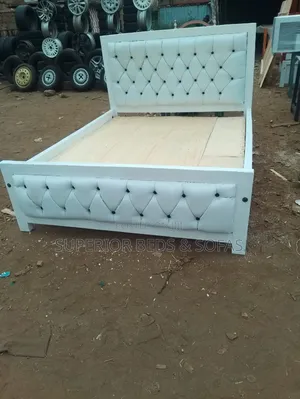 White Tufted Bed Size 5 by 6