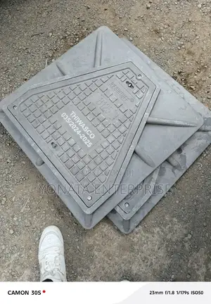 Fibre Manhole Cover 700*700 Lockable (12.5t)