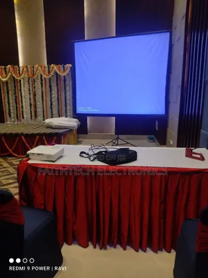 High -End Projectors Hire for Quality Kneat Presentations