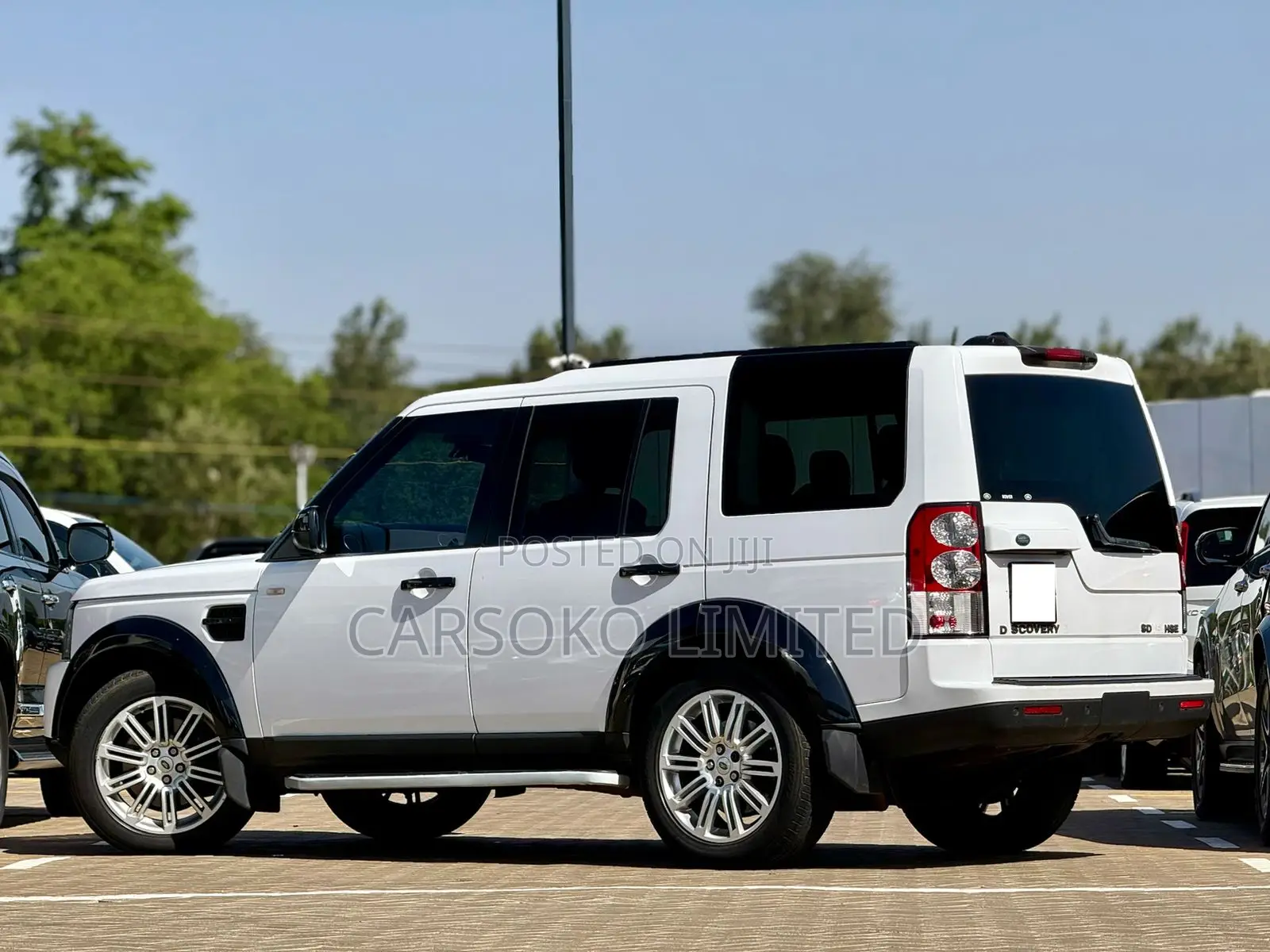Land Rover Discovery 2012 White