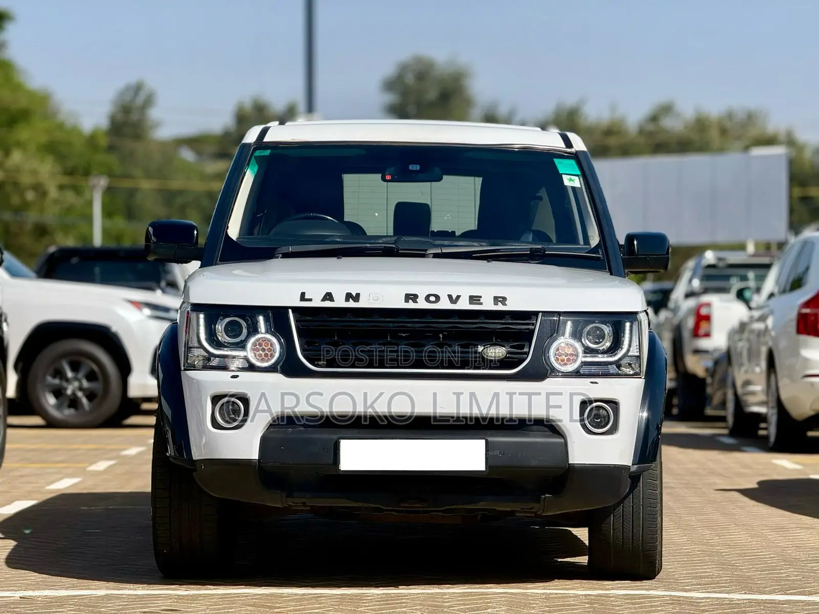 Land Rover Discovery 2012 White