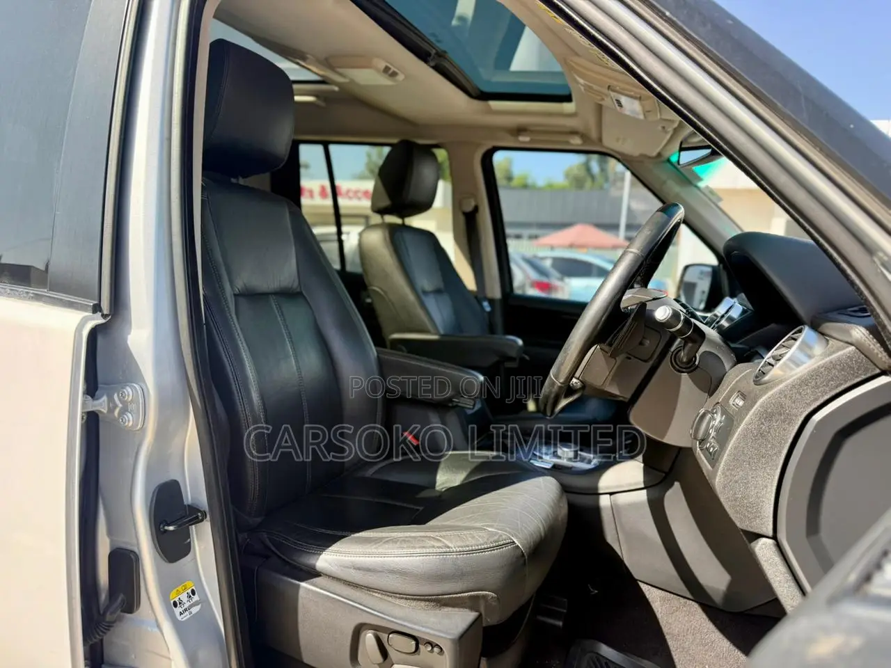 Land Rover Discovery 2012 White