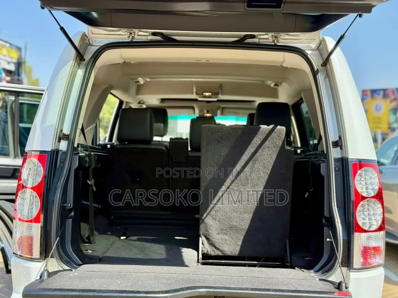 Land Rover Discovery 2012 White