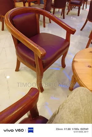 Mahogany Seat With Quality Cushions and Leather