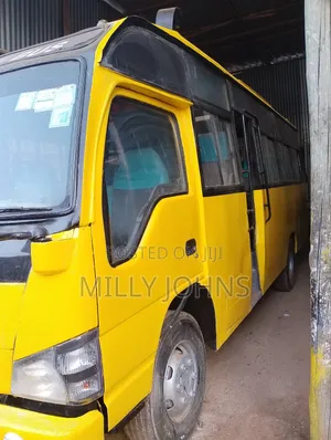 Isuzu Executive Bus 2008 Yellow